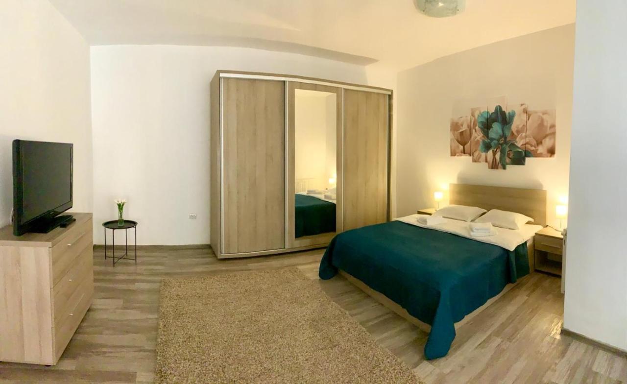 Long House Apartment Brasov Luaran gambar